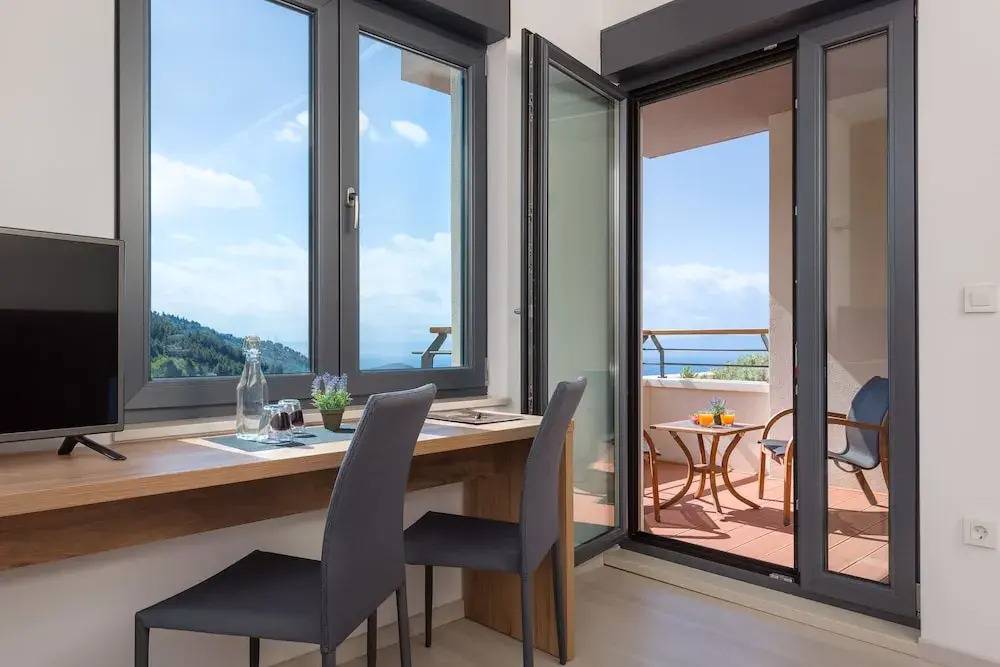Last Minute Offer,heated Infinity Pool,sea and Mountain View,