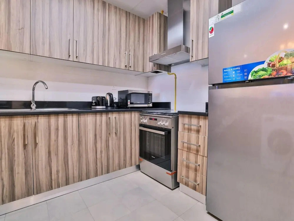 Luxe Apartments Near Dubai Mall, Burj Khalifa - Pool, Gym, & Parking