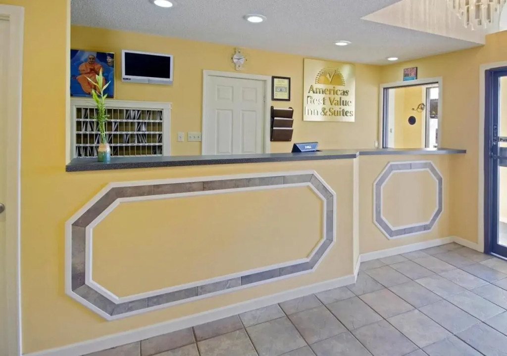 Hilcrest Inn & Suites