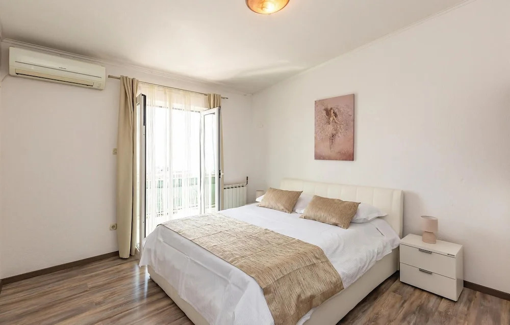 Amazing Home in Makarska With Wifi and 2 Bedrooms