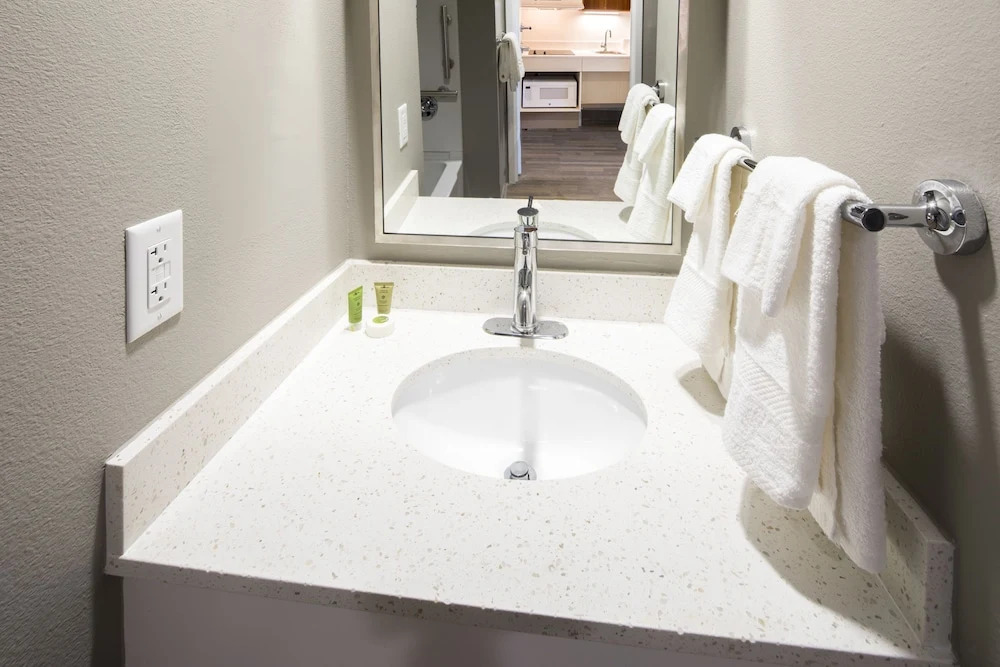 Uptown Suites Extended Stay Miami FL - Homestead