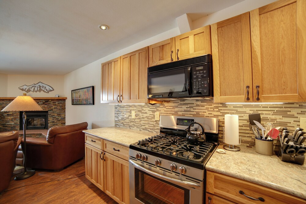1 Mi to Main Street: Mtn-view Home in Frisco