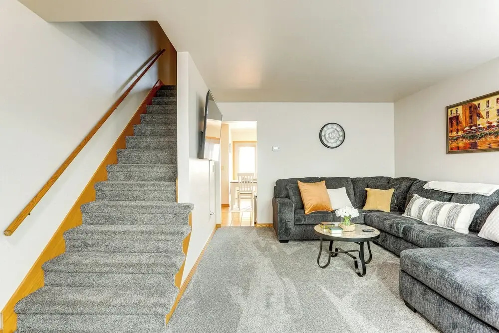 Convenient Townhome 1 Mi to Dtwn Clearfield