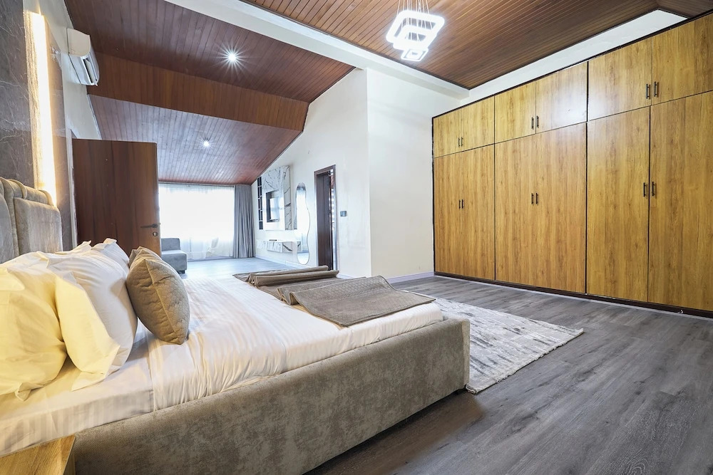 The Carrington Suites