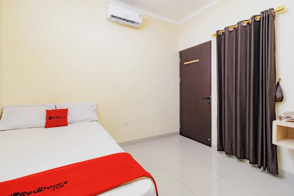 RedDoorz near Jakarta International Velodrome