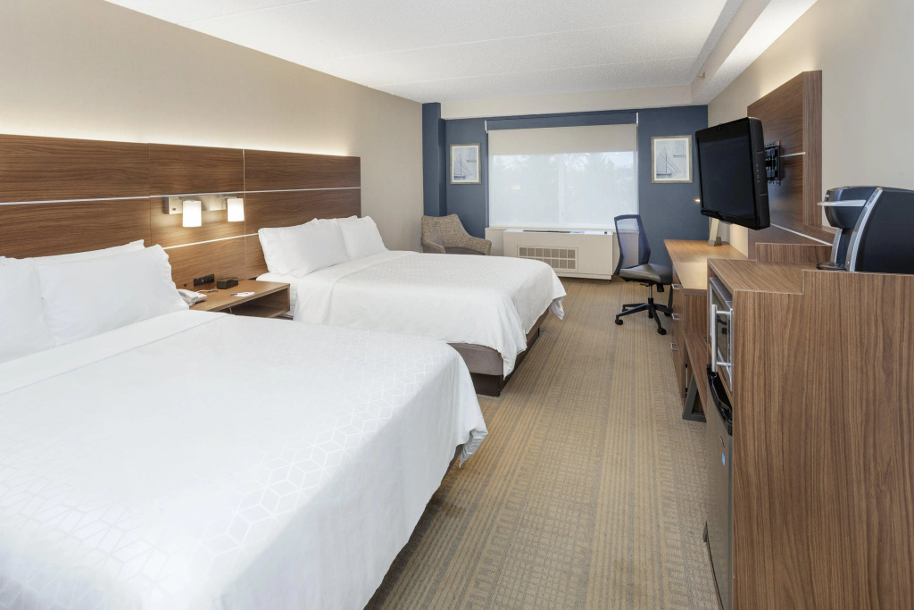 Holiday Inn Express & Suites Riverhead - Long Island by IHG