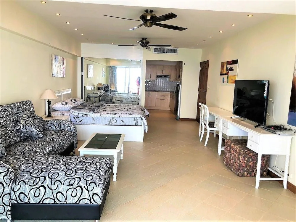Metro Jomtien Condotel - Sleeps 2