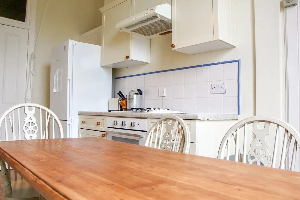 3 Bedroom Flat In Edinburghs New Town