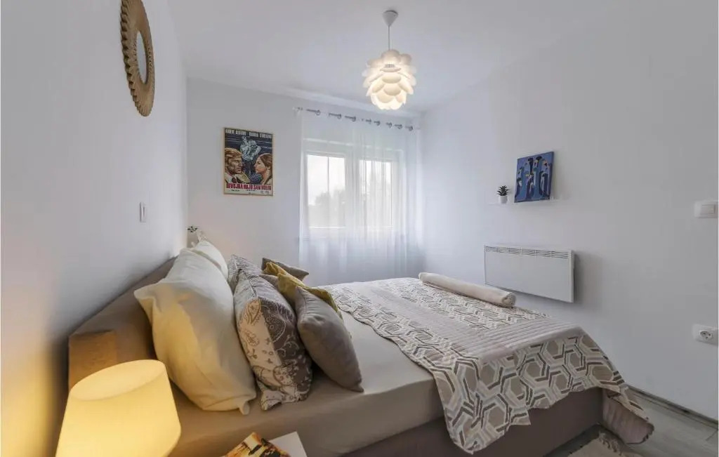 Nice Apartment in Peroj With Wifi and 1 Bedrooms