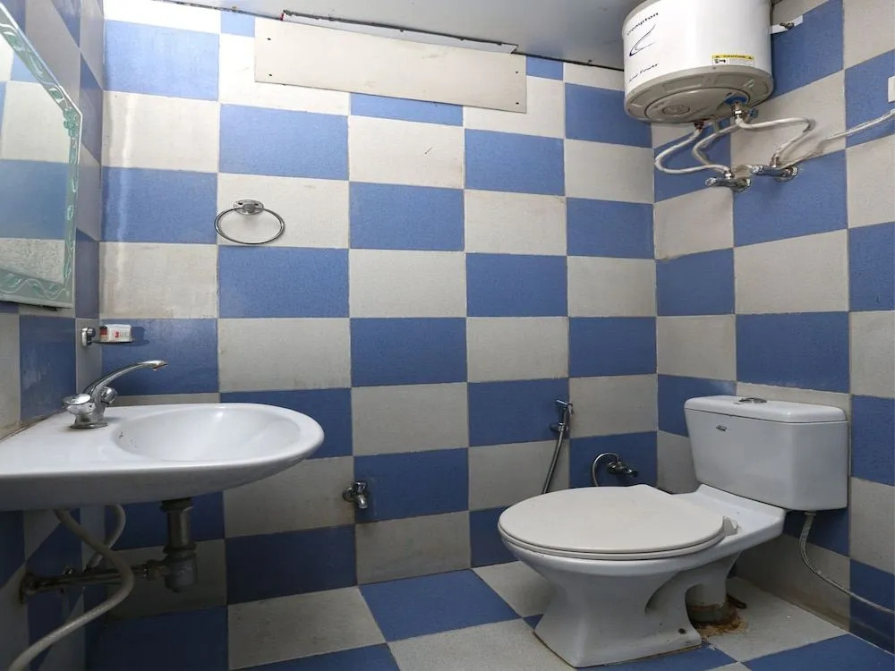 OYO 15674 Mahak Residency