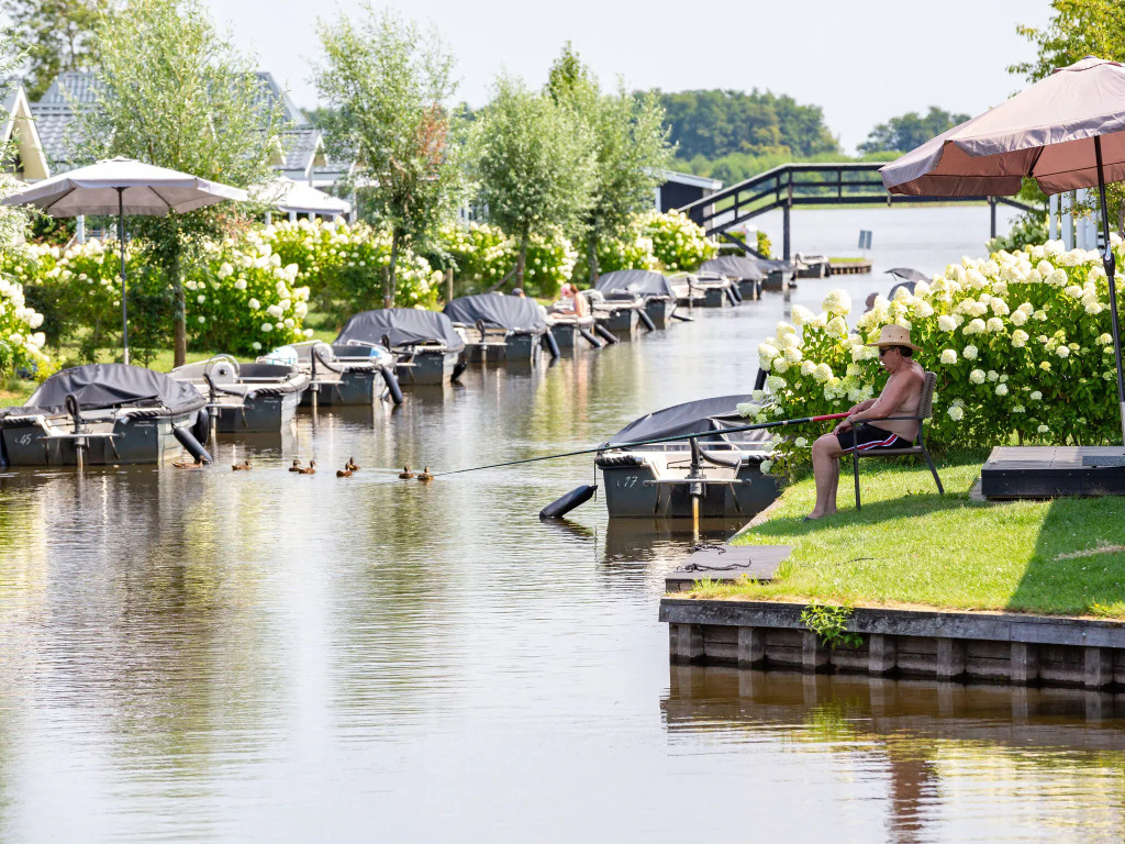 Cozy Chalet With Sloop in Giethoorn