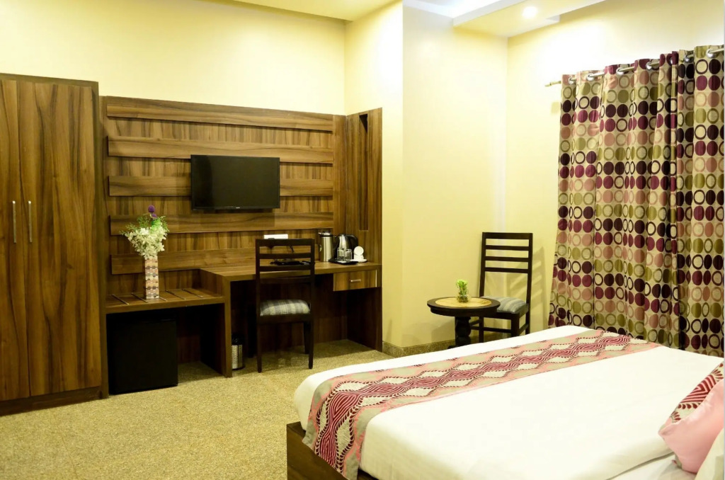 hotel neelam paradise