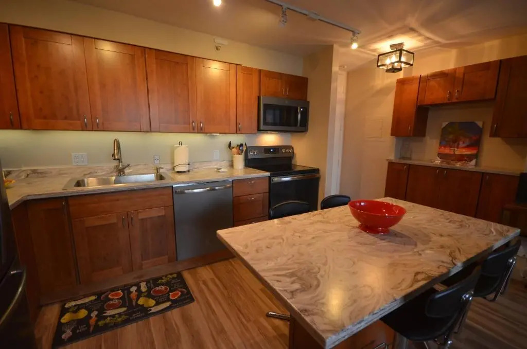 Waikiki Banyan 912 Your Luxurious Escape to Paradise
