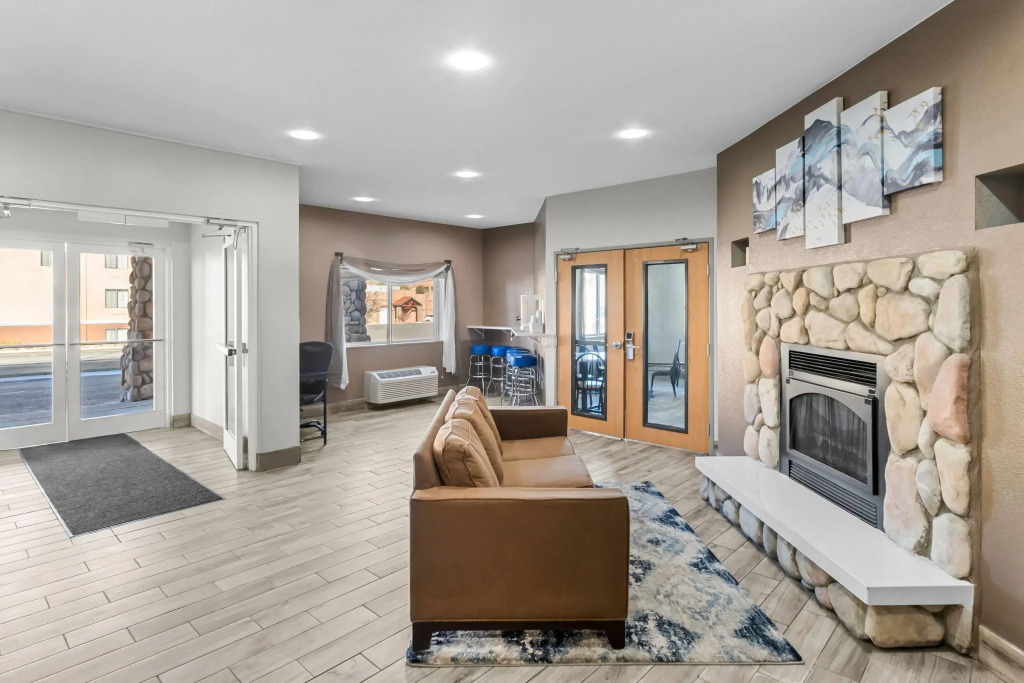 Days Inn & Suites by Wyndham Castle Rock