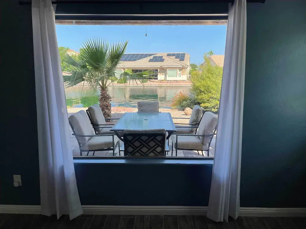 Beautiful Lakefront Peoria Home w/ Community Pool