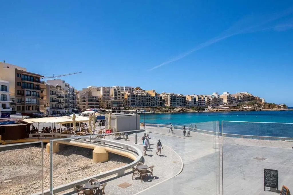Electra Residence - Luxury Central Beachview Apartment