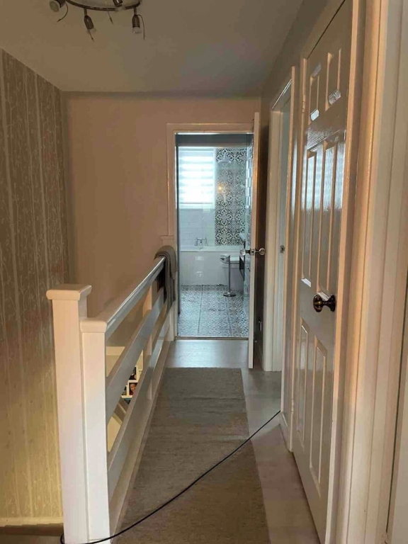 House - Sleeps 6 - Private Garden & Parking