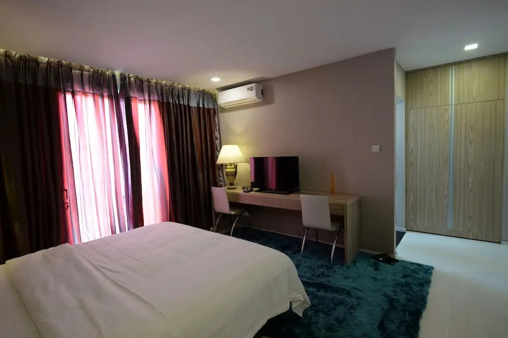 The Palm Suites