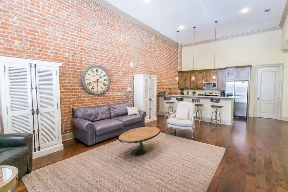 Hosteeva Baronne Street Suites
