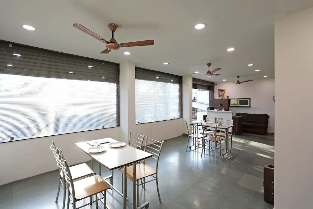 Fabhotel Ashirwad Regency