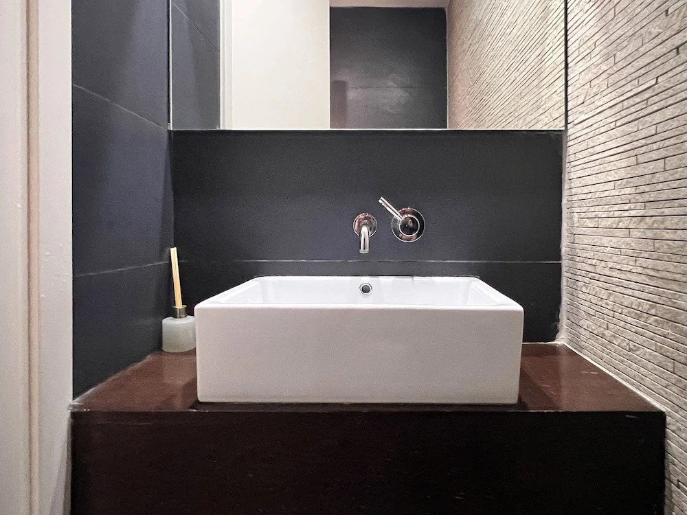2 BR next to Old City with Patio by FeelHome