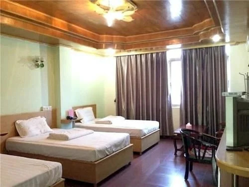 Qingyuan Yingdeqiaofeng Hotel