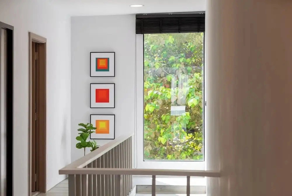 Elegant Pool Access Townhouse Near Beach