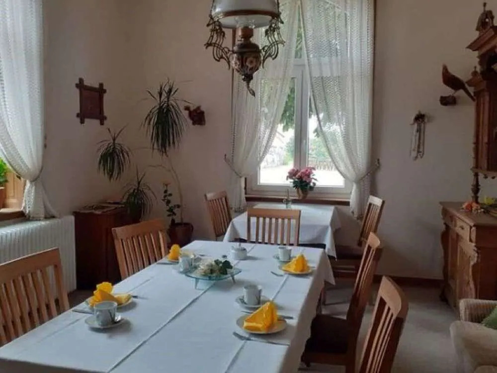 Lovely Farmhouse in Friedrichsfeld with Garden
