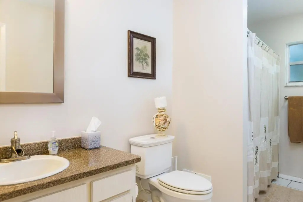 Crescent Street 1138 A, pet-friendly, 2 bedrooms, Pool, Walk to the beach