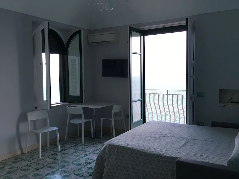 Apartments Amalfi Design Sea View accessible by 250 steps
