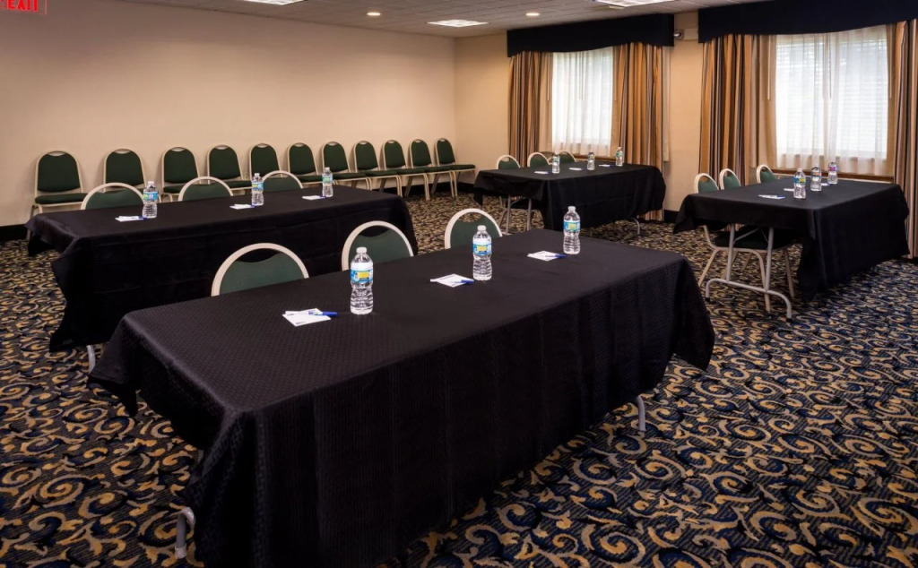 Holiday Inn Express & Suites Bucyrus by IHG