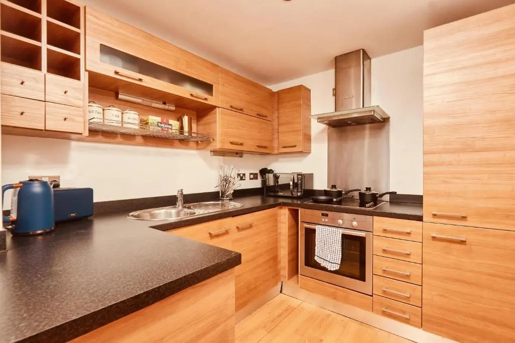 Deluxe City Apt, River Canal View& Free Parking!