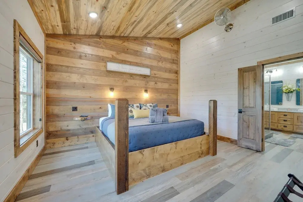 Broken Bow Cabin w/ Hot Tub, Pool Table & Fire Pit