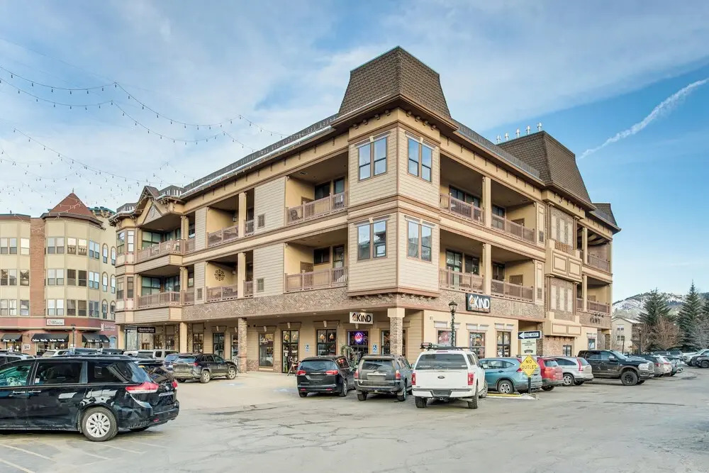Mountain-view Condo in the Heart of Edwards!