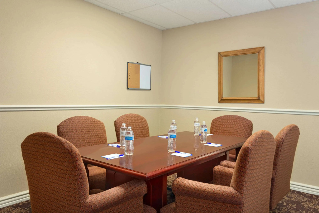 Baymont by Wyndham Wichita East