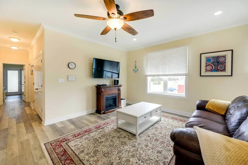 Emerald Isle Vacation Home Walk to Beach!
