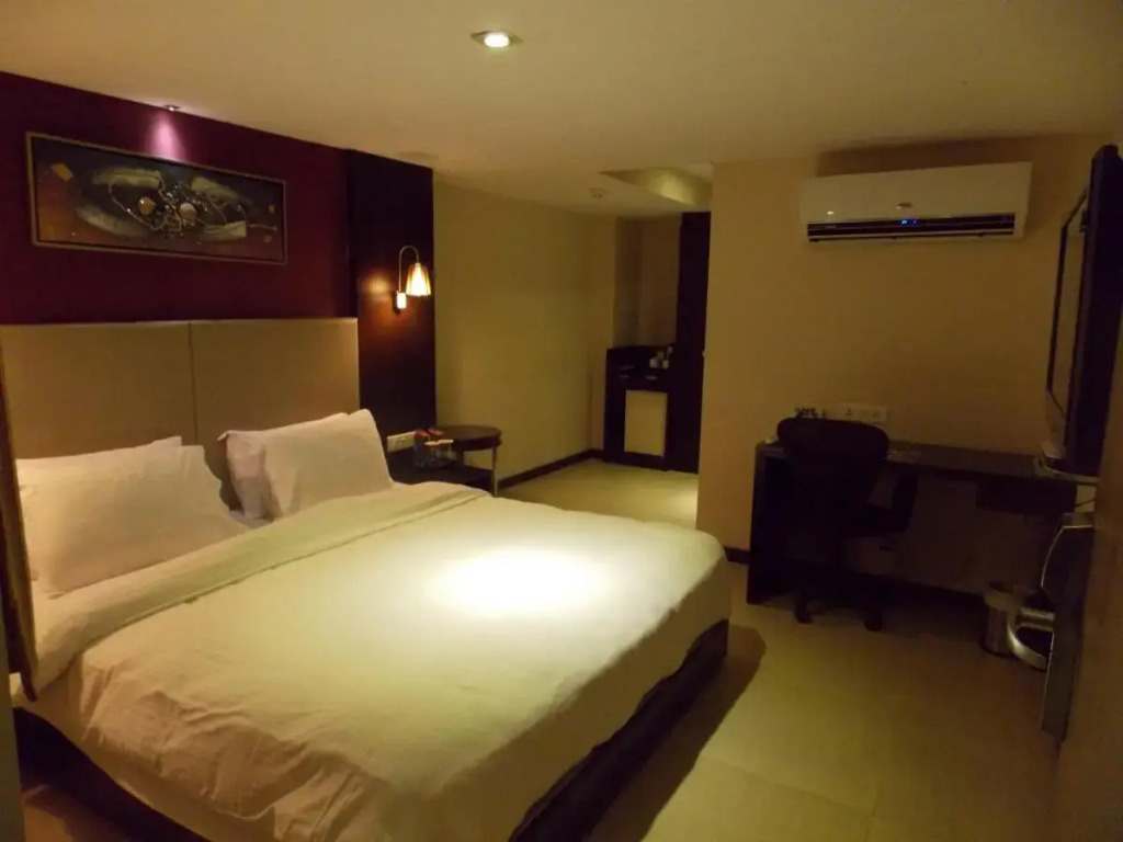 Lords Plaza, Surat