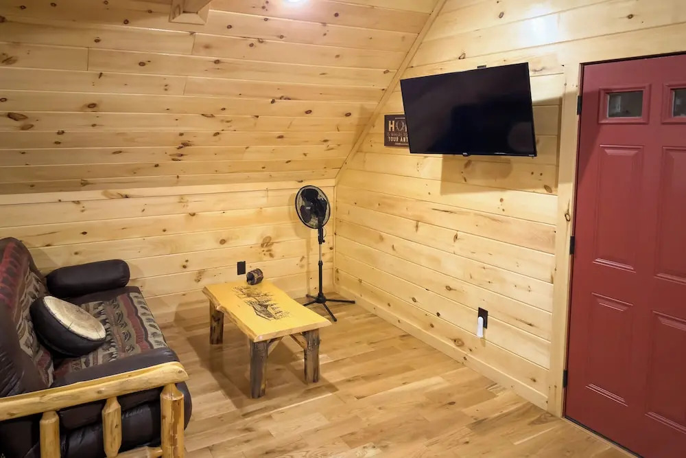 Gatlinburg Mountain Cabin: 4 Mi to National Park