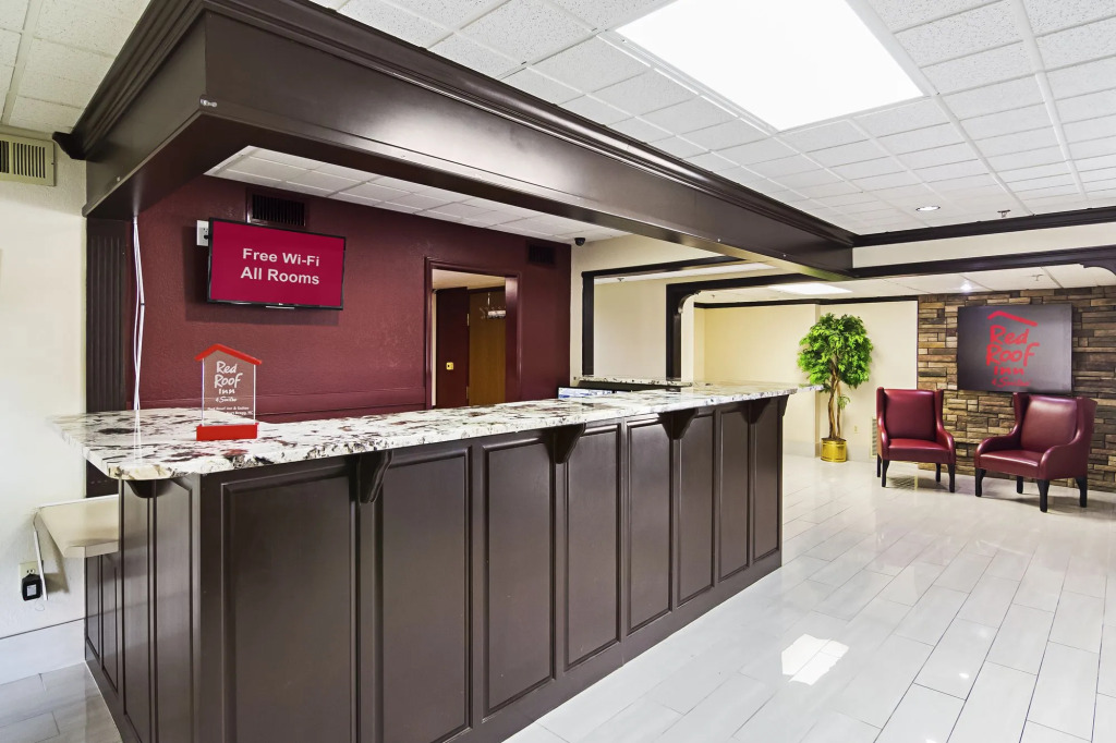 Red Roof Inn & Suites Fayetteville-Fort Bragg