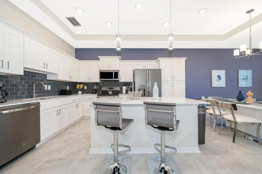 DC405 Storey Lake Condo 2 bed 2 bath free Waterpark