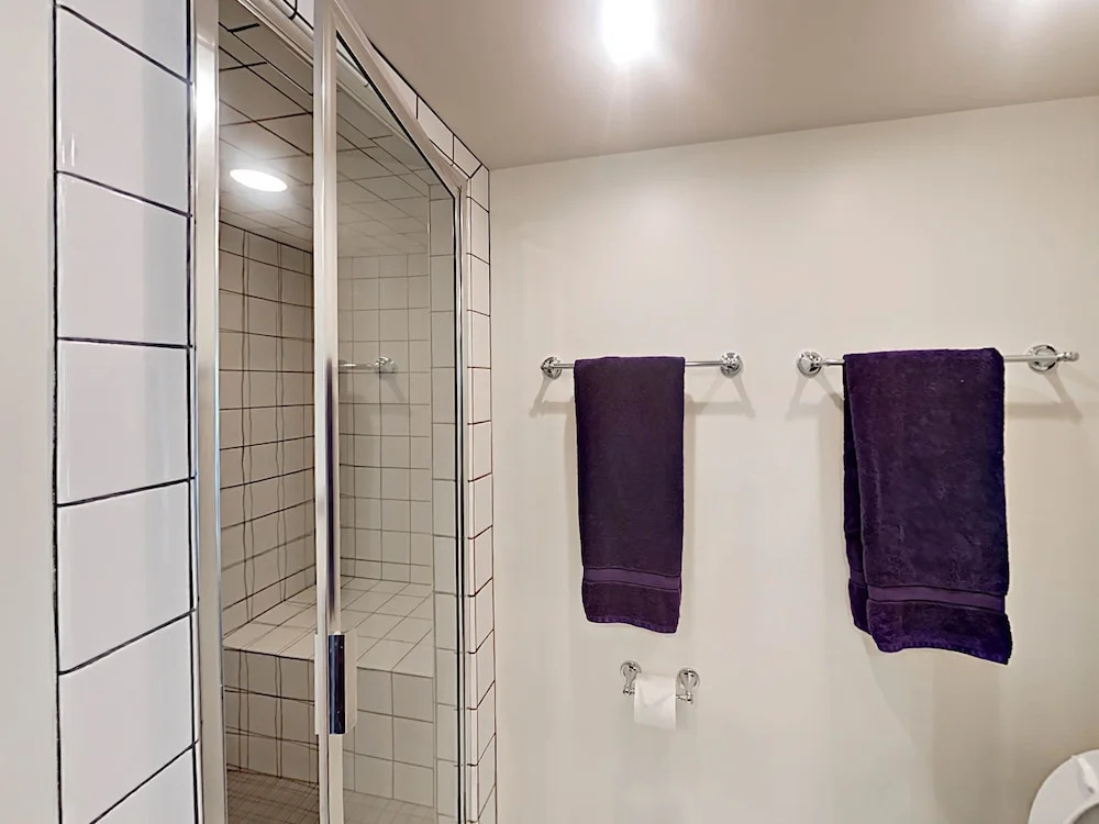 916 E Hopkins Ave Condo #201 - 3 Br condo by RedAwning