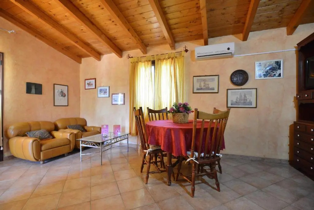 IzzHome Nora Beach