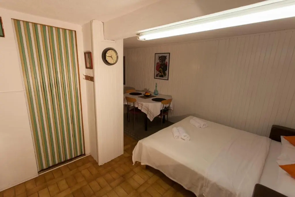 Studio Apartment Nihar
