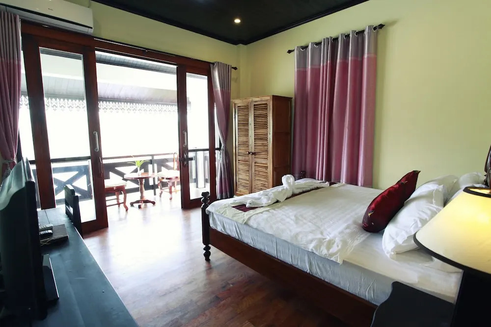 Sengmany Riverside Hotel