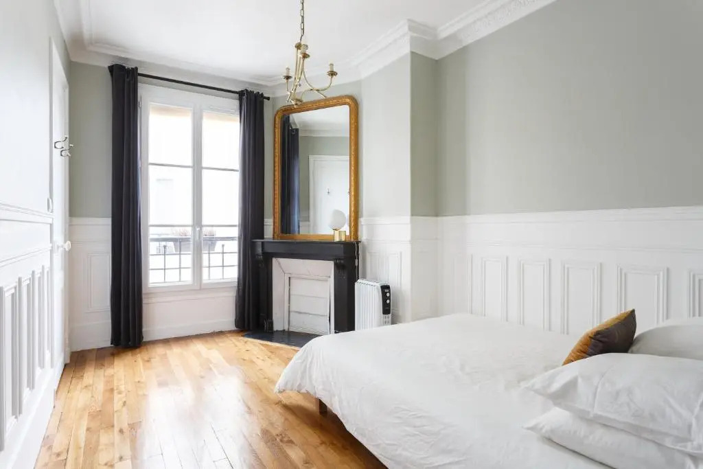 Bright and Newly Renovated 2 Bedroom Apartment, Hip & Central Paris, Montmartre-Opera