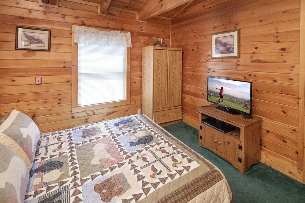 Gerralds Chalet by Heritage Cabin Rentals