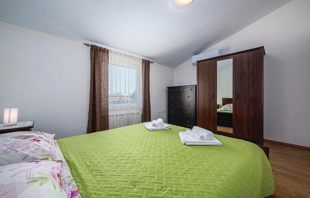 Nice Home In Nova Vas