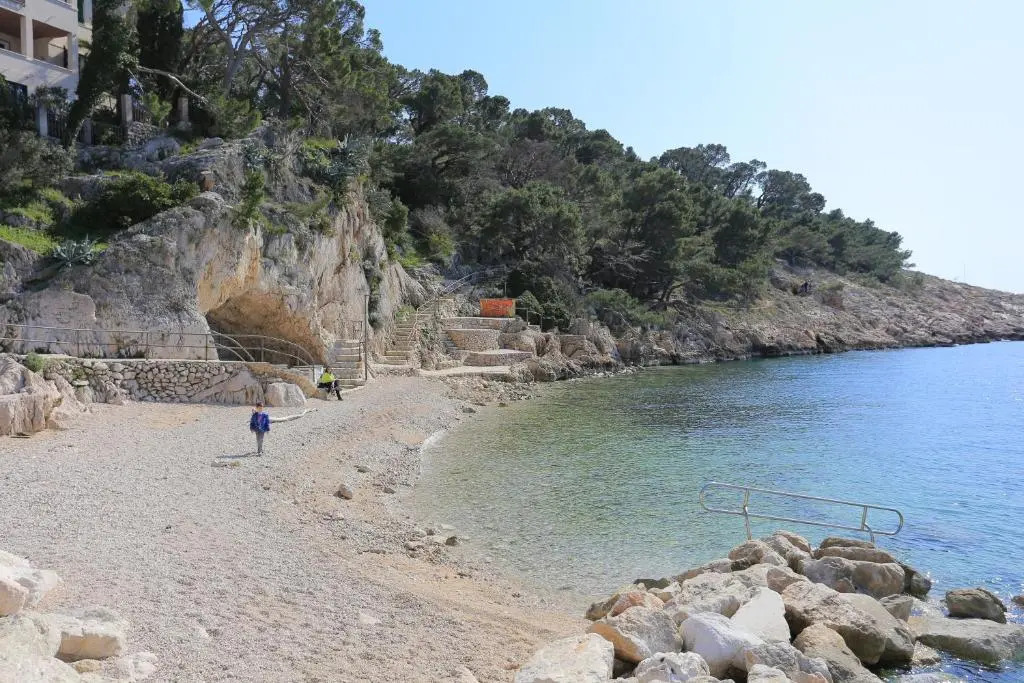 Apartments with WiFi Makarska - 19038