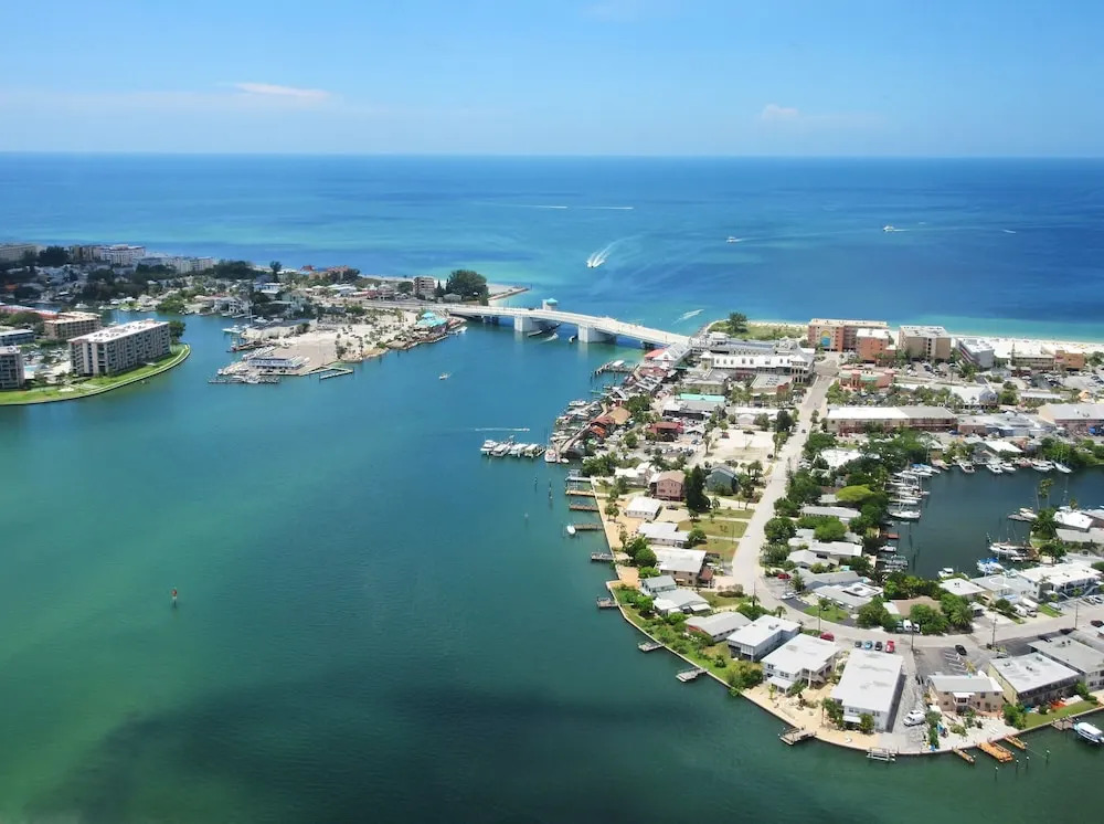 New Listing! All-suite - Steps To Beach 2 Bedroom Apts