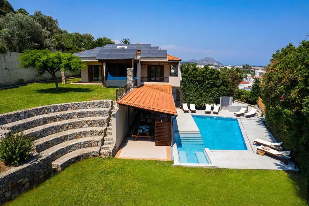 3 Roses Residence